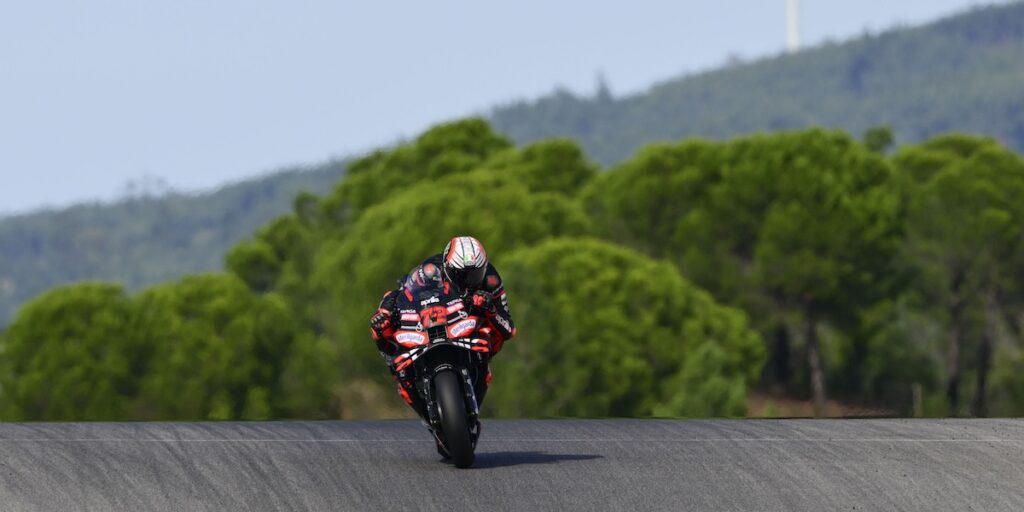 Marco Bezzecchi vince il Gran Premio del Portogallo di MotoGP a Portimão
