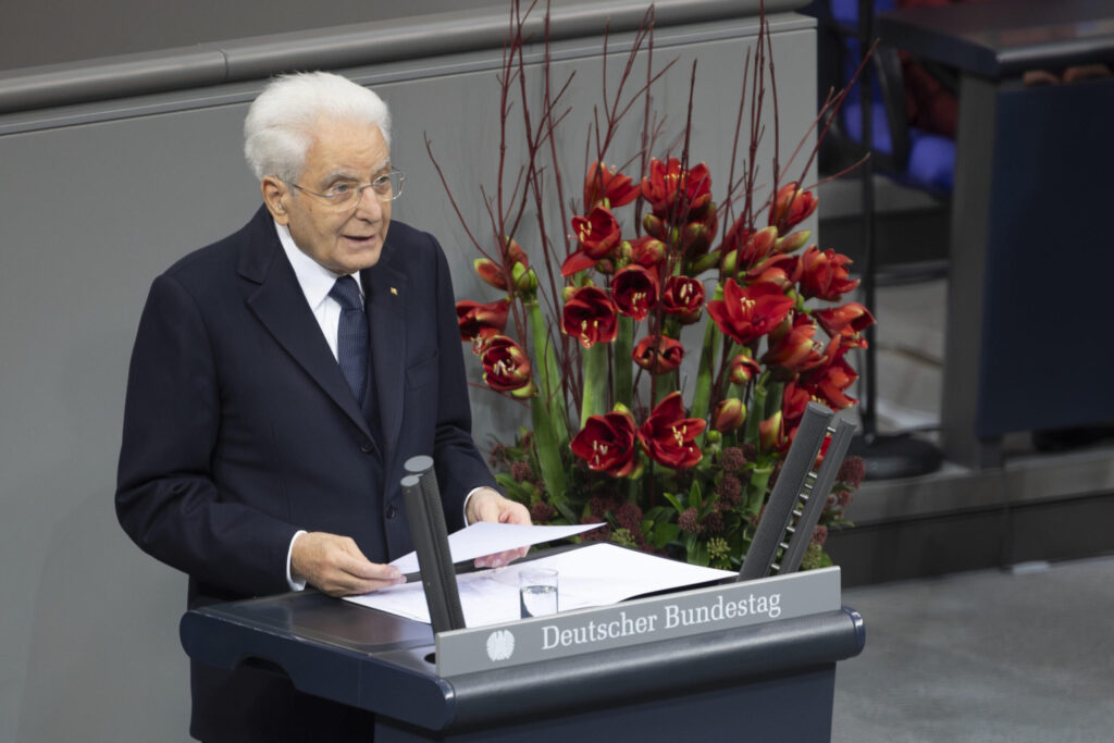Mattarella al Bundestag: “La guerra di aggressione è un crimine, la popolazione civile va protetta”