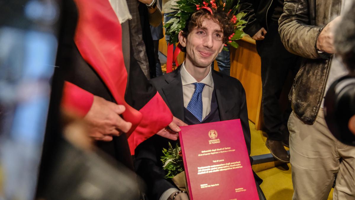 Mauro Glorioso si laurea in medicina a Torino dopo l'incidente che lo ha reso tetraplegico