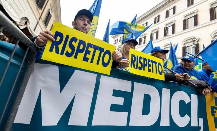 Medici in Italia: "Riorganizzare il sistema sanitario, spostiamo i professionisti, non i pazienti"