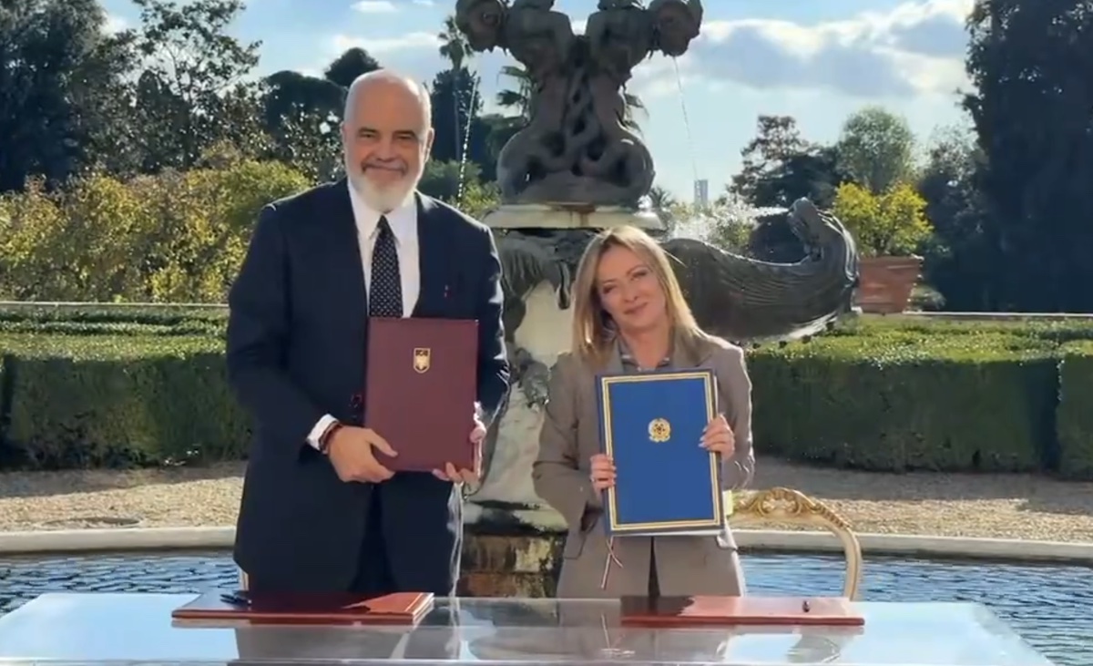 Meloni e Rama firmano accordo su migranti, energia e difesa: «L'Albania agisce come stato europeo»