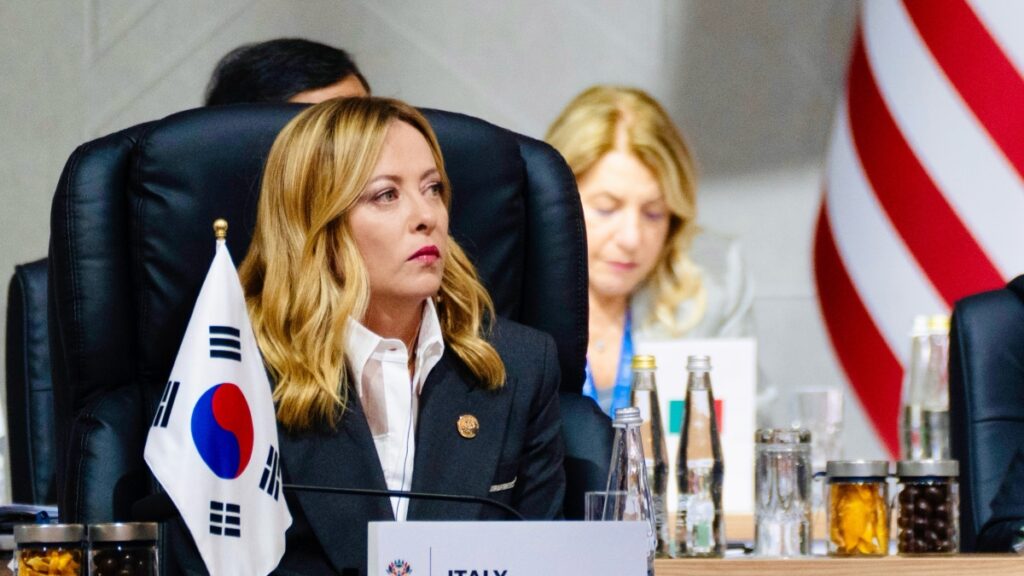 Meloni sul piano di Trump per l'Ucraina: «Serve una pace giusta, lavoriamo con europei e Stati Uniti»