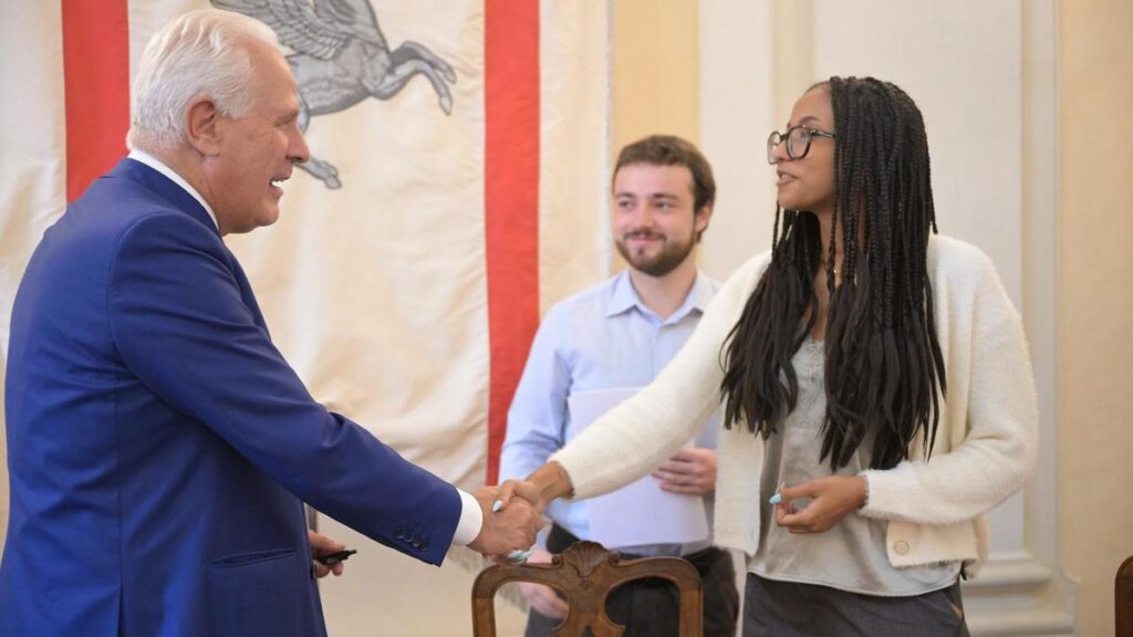 Mia Diop, 23 anni, nominata vicepresidente della Toscana: “Mi tremano le mani”