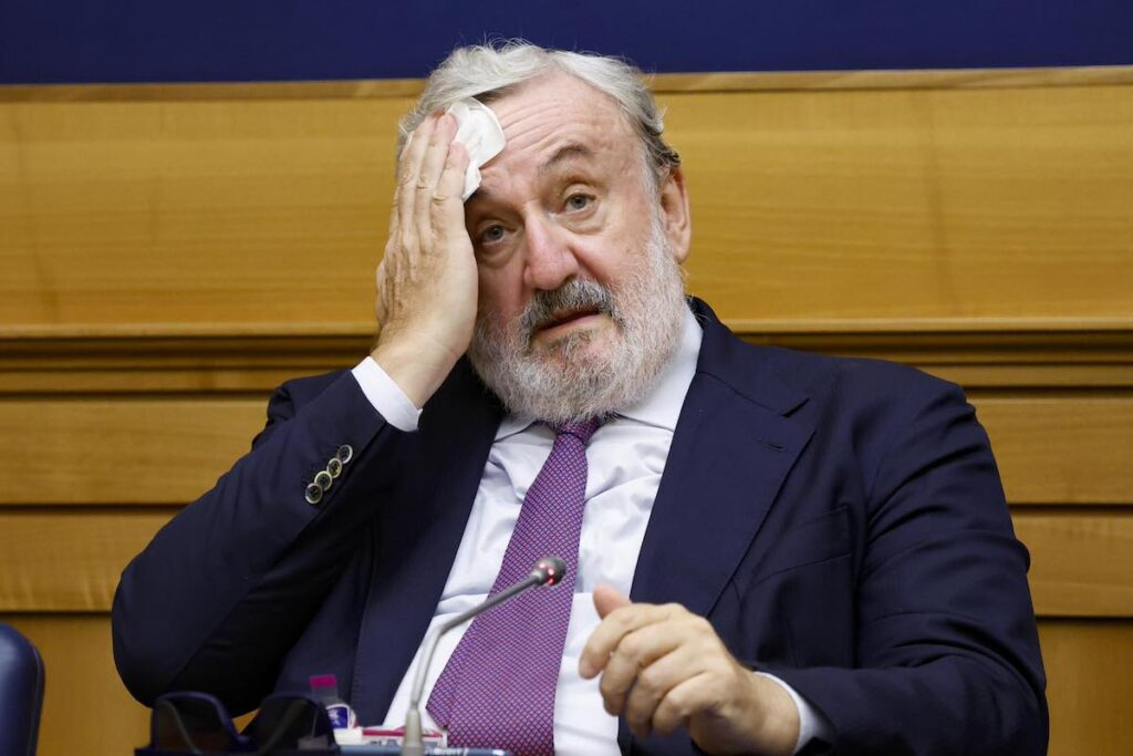 Michele Emiliano richiede reintegro nella magistratura con stipendio raddoppiato 22 anni dopo l'addio