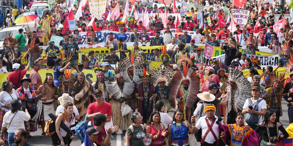 Migliaia di persone manifestano a Belém per giustizia climatica durante la COP30
