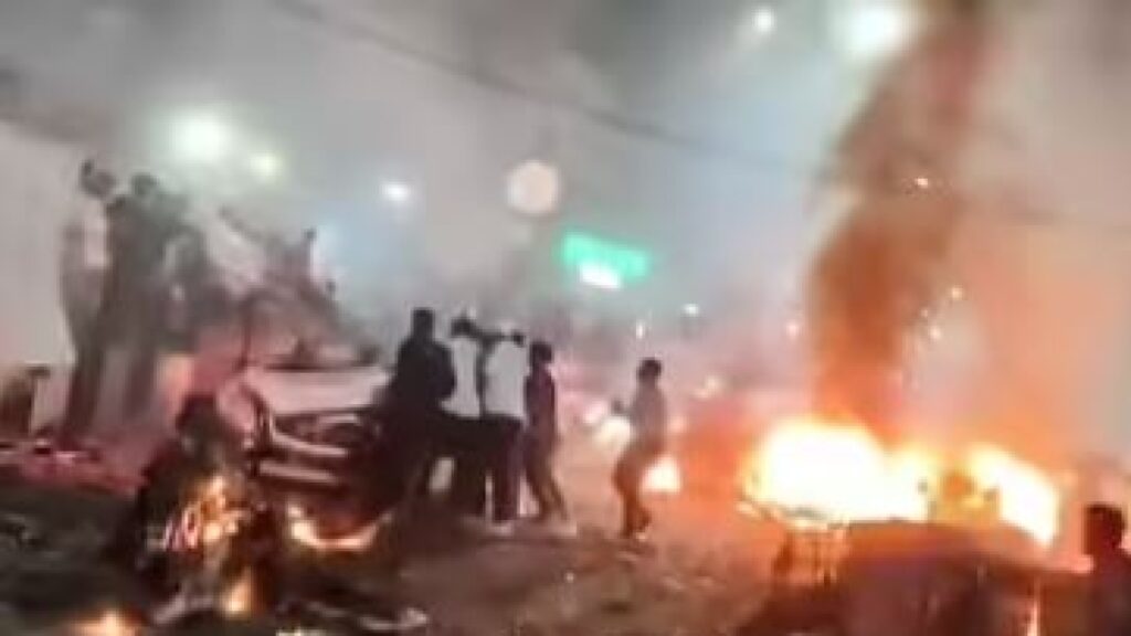 Nuova Delhi, esplosione di un'auto: otto vittime e indagini in corso