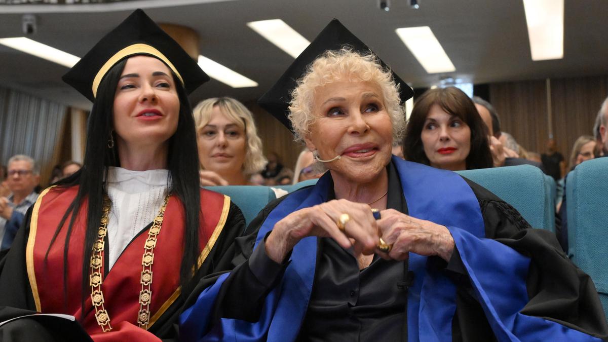 Ornella Vanoni celebra la laurea ad honorem e accetta la trap per la Generazione Z