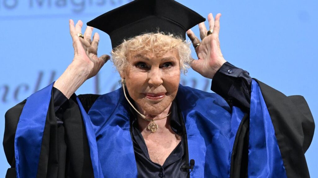 Ornella Vanoni muore a Milano a 91 anni, colpita da malore a casa sua