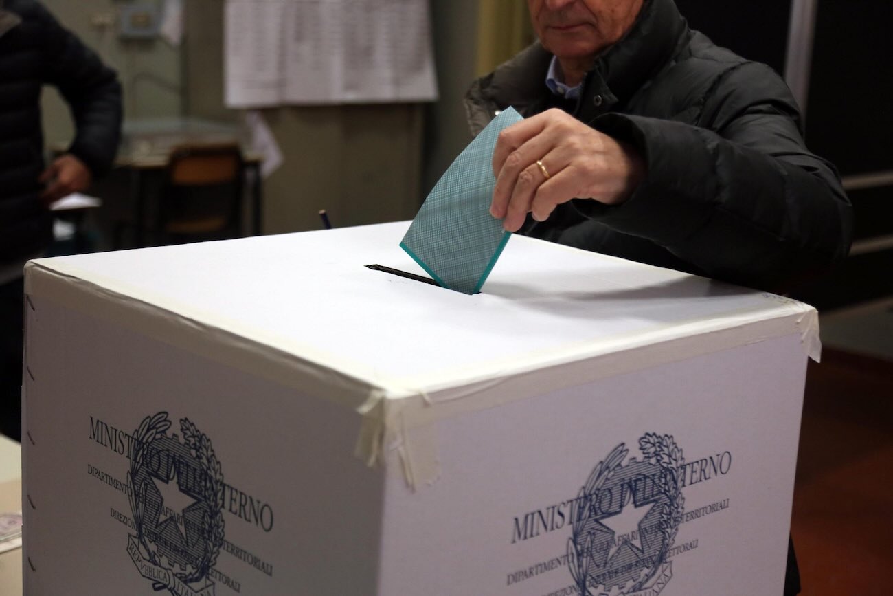 Otto candidati "impresentabili" alle elezioni regionali in Campania e Puglia, nessuno in Veneto