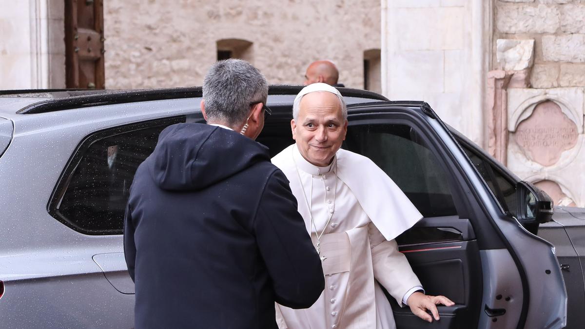 Papa Leone XIV inaugura un ritorno alle radici evangeliche ad Assisi