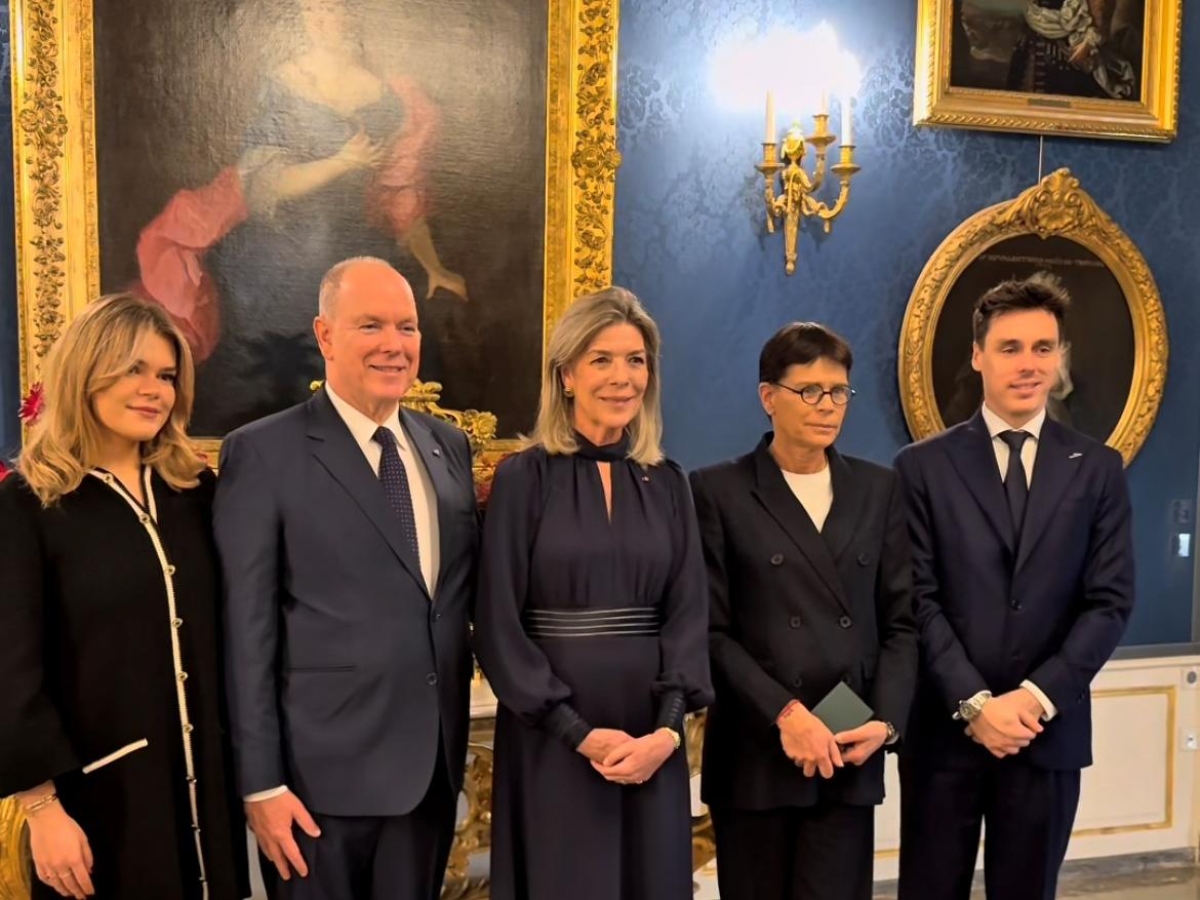 Principi Alberto e Charlène partecipano alla Festa Nazionale di Monaco con Caroline e Stéphanie