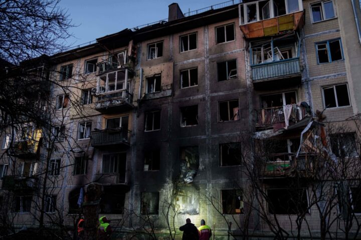 Putin intensifica gli attacchi su Kiev: 430 droni e 18 missili colpiscono la capitale ucraina