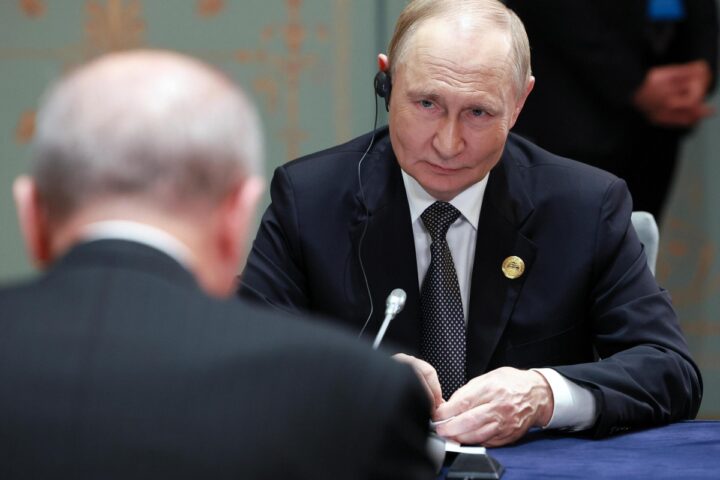 Putin invia i capi dei servizi segreti a trattare a Abu Dhabi: le linee rosse della Russia