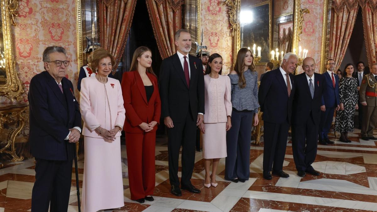 Re Felipe celebra i 50 anni della Corona spagnola senza il padre Juan Carlos