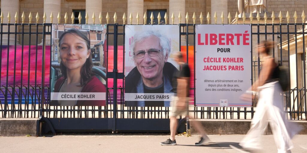 Scarcerati Cécile Kohler e Jacques Paris, sindacalisti francesi detenuti in Iran per oltre tre anni