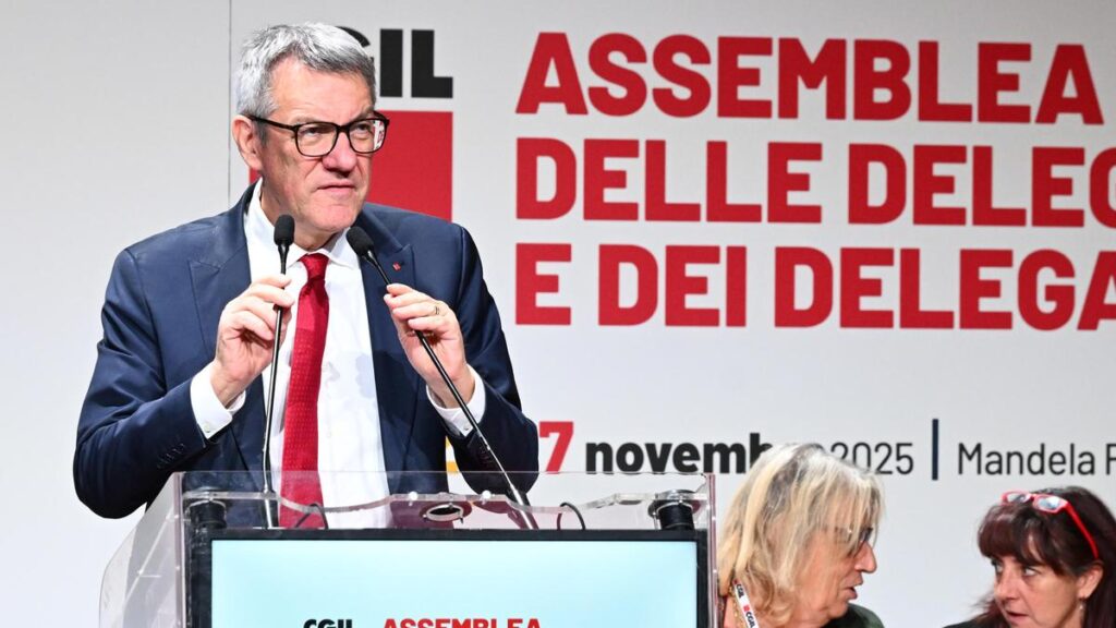 Sciopero generale della Cgil il 12 dicembre contro la manovra, Meloni e Salvini criticano la scelta del giorno