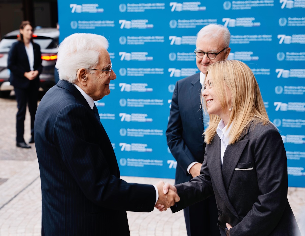 Scontro tra Meloni e Quirinale: email anonima rivela conversazioni del consigliere Garofani