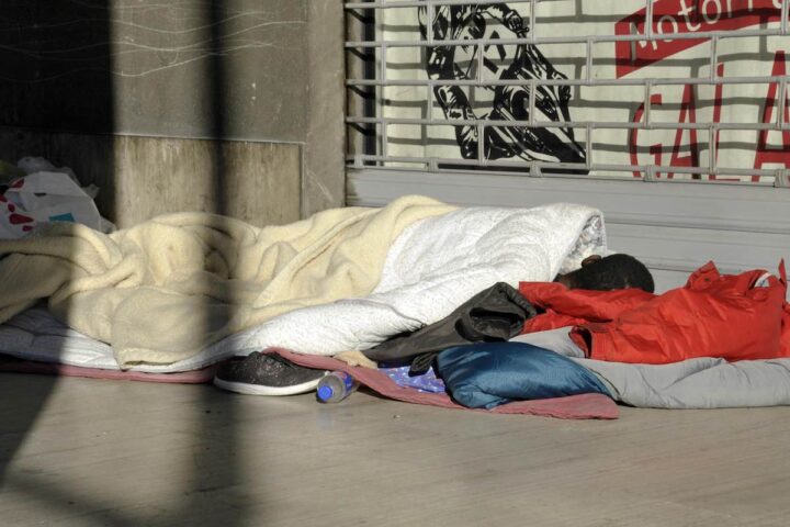 Sfratti accelerati per morosità: Paoluzzi (Unione inquilini) critica proposta di FdI e avverte sulle conseguenze