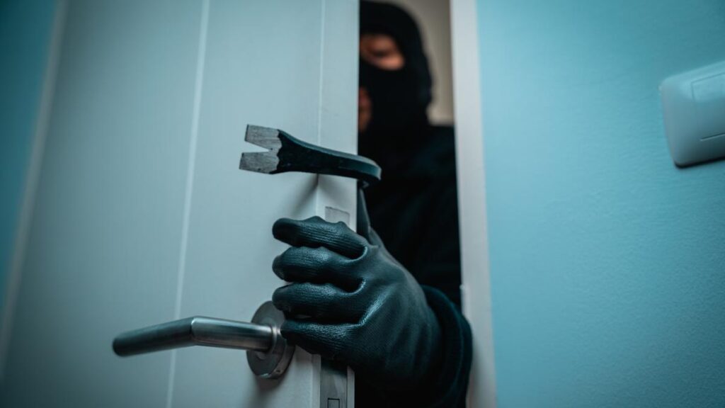 Sicurezza in Italia: il 75% degli italiani vive nel terrore tra violenze e incertezze economiche