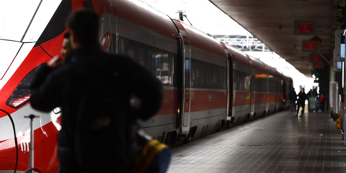 Situazione dei trasporti in Italia alle 13, sciopero generale causa disagi nel settore