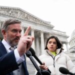 Thomas Massie: «Trump ora dalla nostra parte, pubblicare i file Epstein lo rafforzerà»