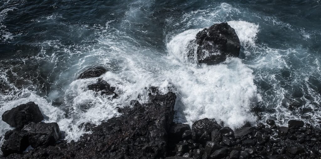 Tre morti e 15 feriti a Tenerife a causa del mare mosso
