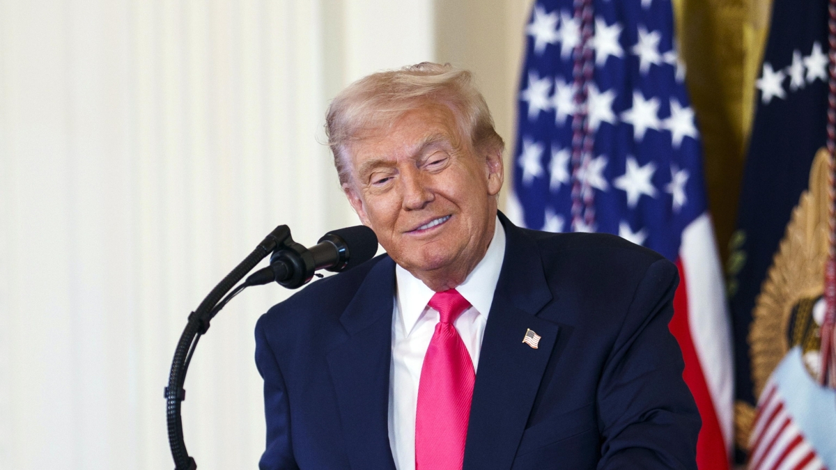 Trump firma legge per la pubblicazione dei documenti sul caso Epstein