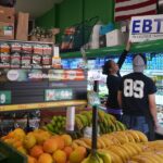 Trump ordina agli stati di limitare i sussidi alimentari di novembre durante lo shutdown