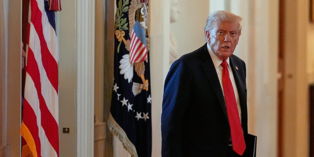 Trump ordina riesame dei permessi di residenza permanente per persone di 19 paesi