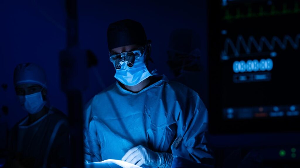 Tumori al cervello, Christian Brogna: il neurochirurgo italiano che ha rivoluzionato gli interventi awake