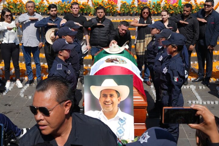 Ucciso il sindaco di Uruapan durante il Dìa de los muertos, critico dei narcotrafficanti