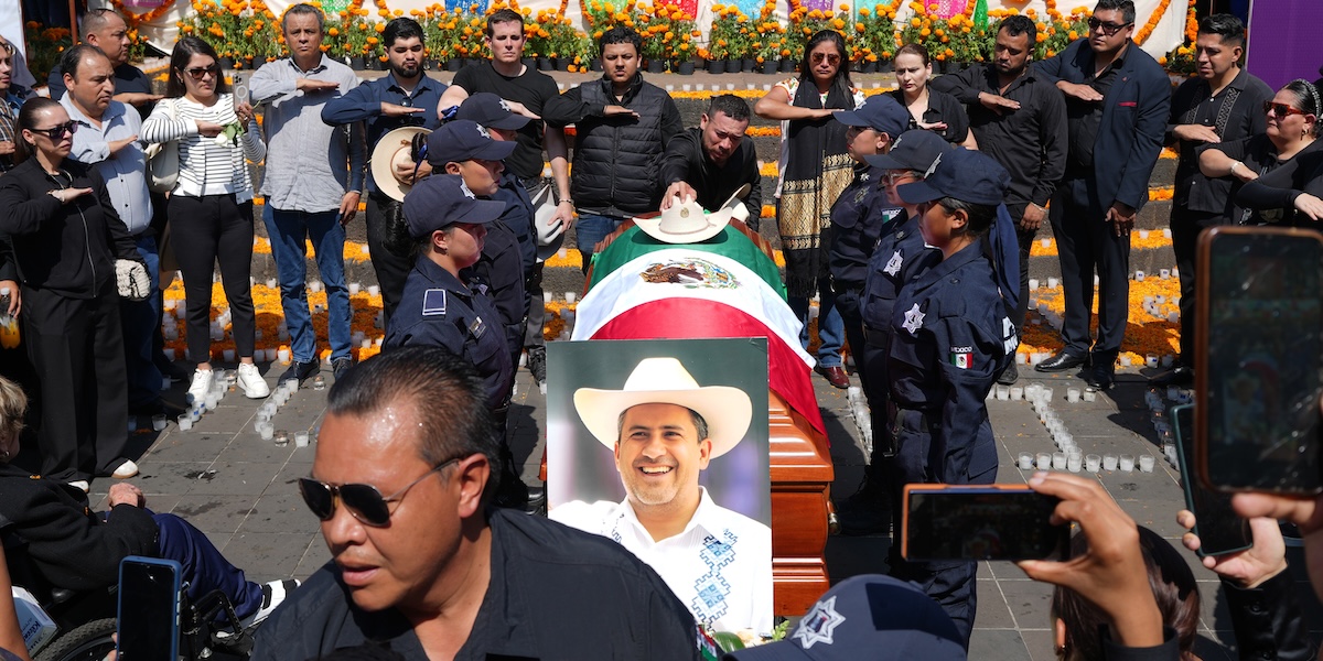 Ucciso il sindaco di Uruapan durante il Dìa de los muertos, critico dei narcotrafficanti