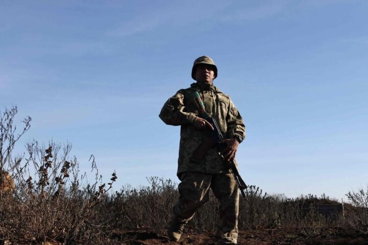 Ucraina, Zelensky: «La Russia ha lanciato quasi mille droni e 980 bombe in una settimana»