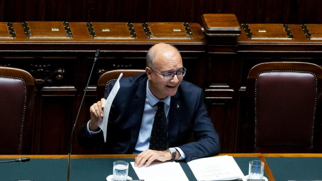 Valditara accusa le opposizioni di strumentalizzare il tema dei femminicidi nella discussione sull'educazione sessuale a scuola