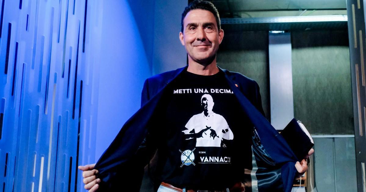 Vannacci riscrive il fascismo su Facebook, opposizione chiede risposta a Salvini