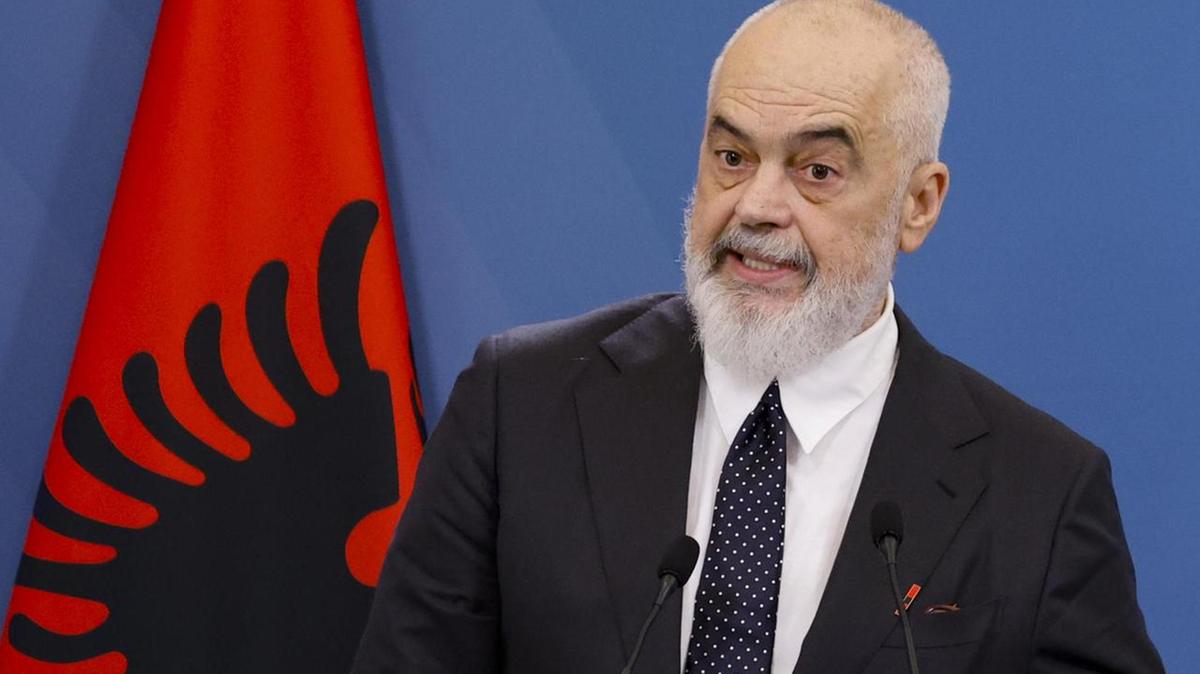 Vertice Italia-Albania: intesa su centri migranti e navi militari