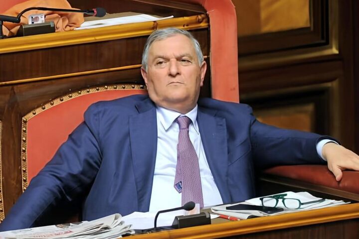 Vincenzo D’Anna offende Valentina Pitzalis, vittima di violenza, con dichiarazioni sarcastiche