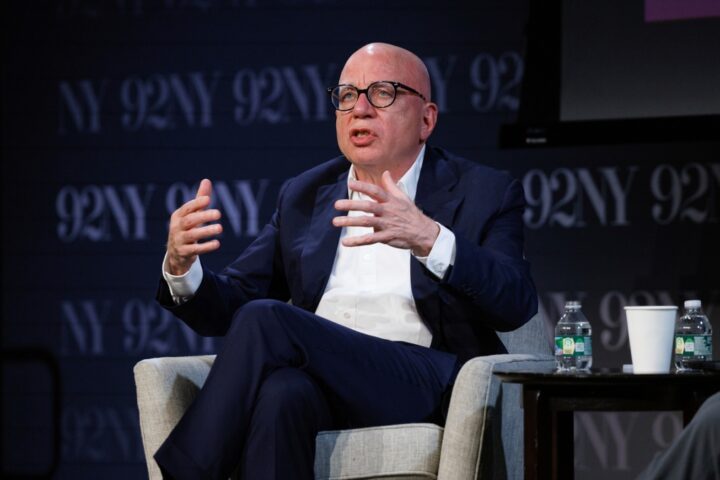 Wolff su Epstein: «Nei file c'è nulla di buono per Trump»