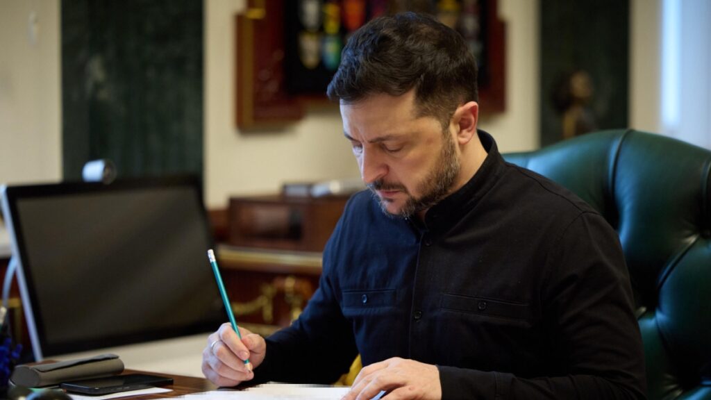Zelensky avverte: la scelta tra dignità e alleato chiave giunge in un momento critico