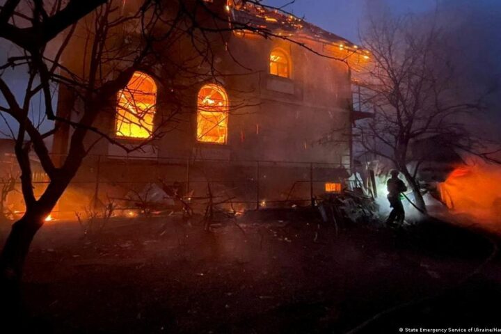 Massiccio attacco missilistico russo colpisce Kiev e diverse regioni dell’Ucraina