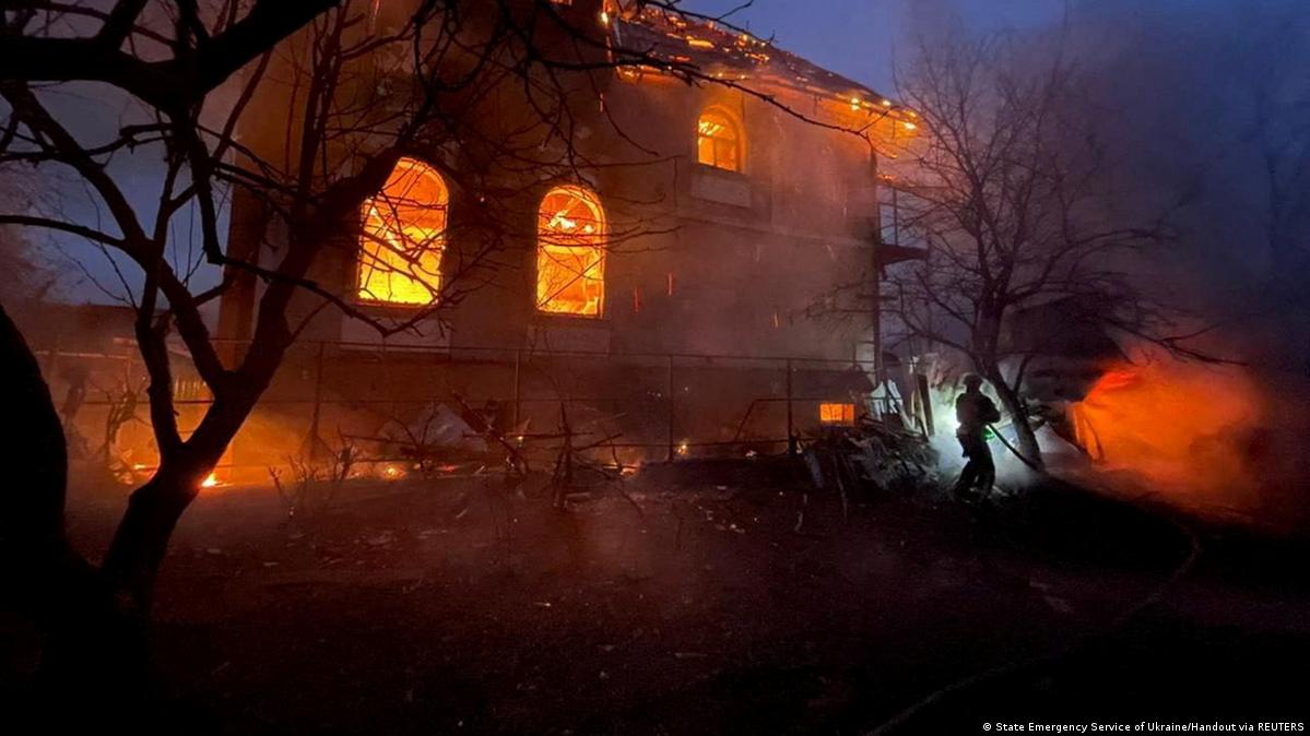 Massiccio attacco missilistico russo colpisce Kiev e diverse regioni dell’Ucraina