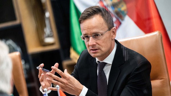 Szijjártó attacca il segretario generale della NATO per le sue dichiarazioni sulla minaccia russa