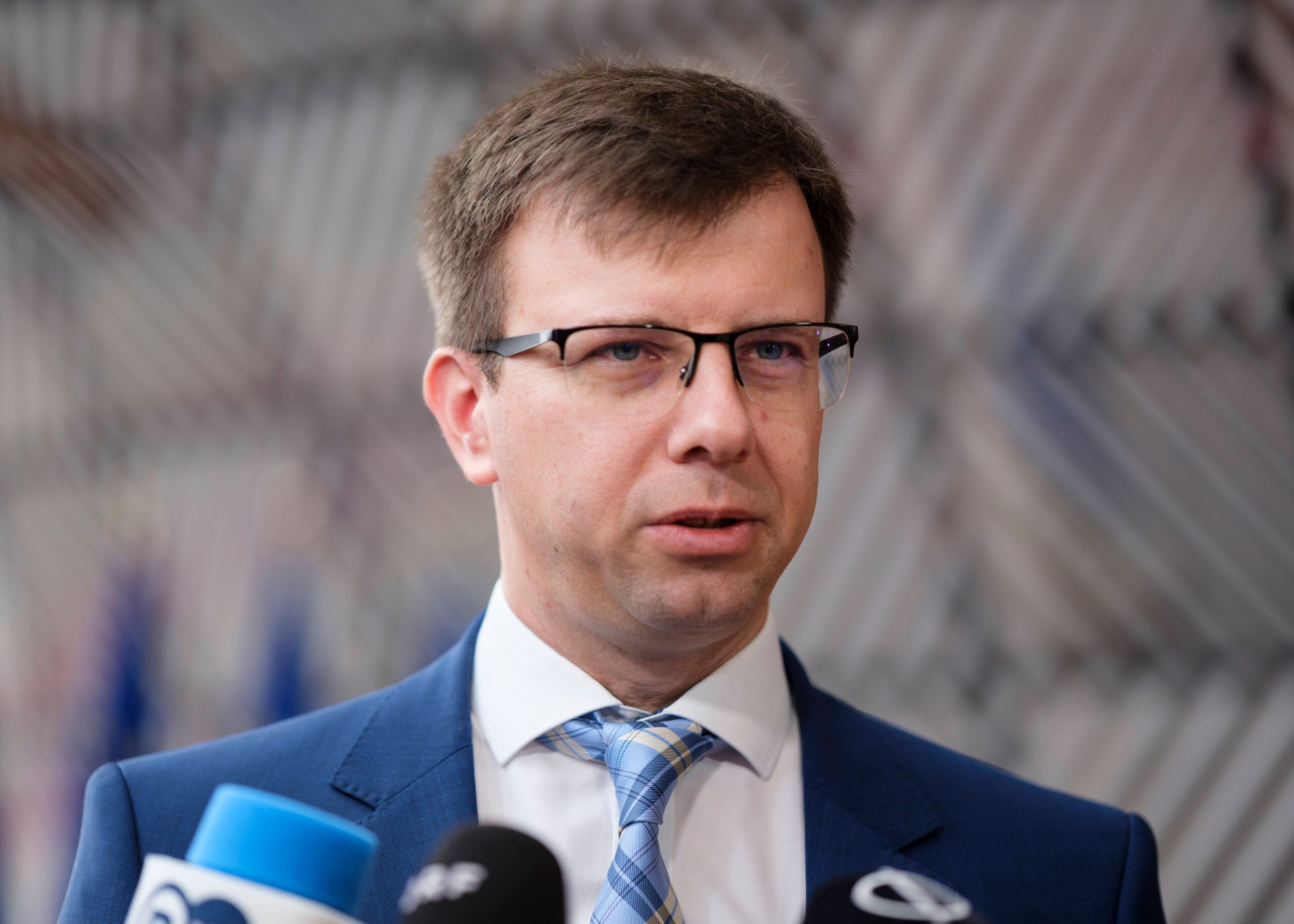 Il ministro ungherese accusa Bruxelles di “sostenere la guerra invece della pace”