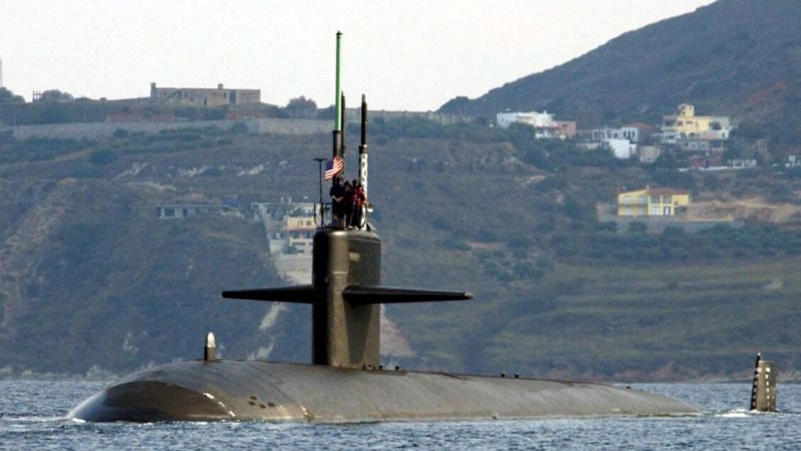 Medvedev rilancia la polemica con Macron e invita gli USA a inviare sottomarini verso la Francia