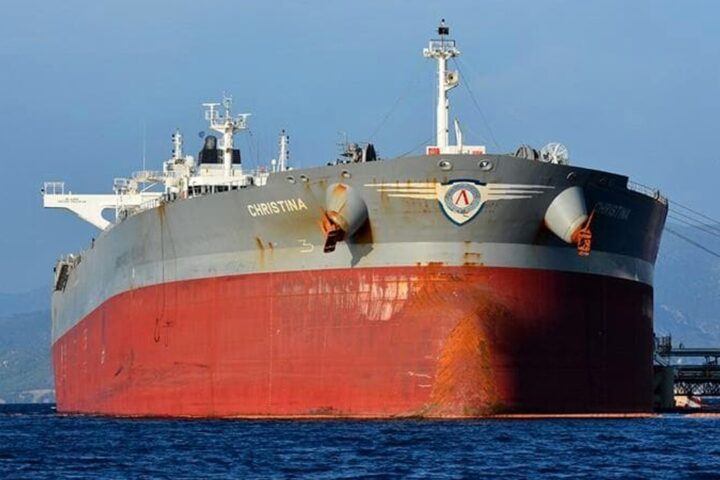 Tanker greci facilitano l’export di petrolio russo nonostante le sanzioni