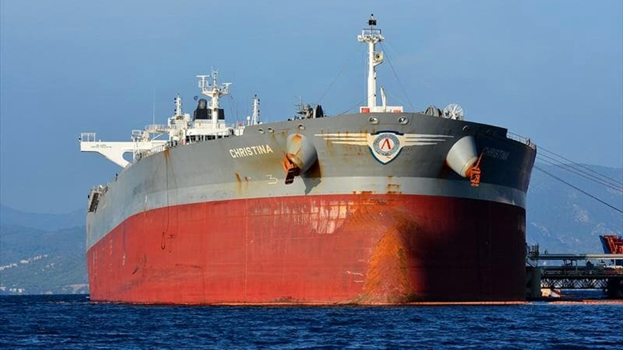 Tanker greci facilitano l’export di petrolio russo nonostante le sanzioni