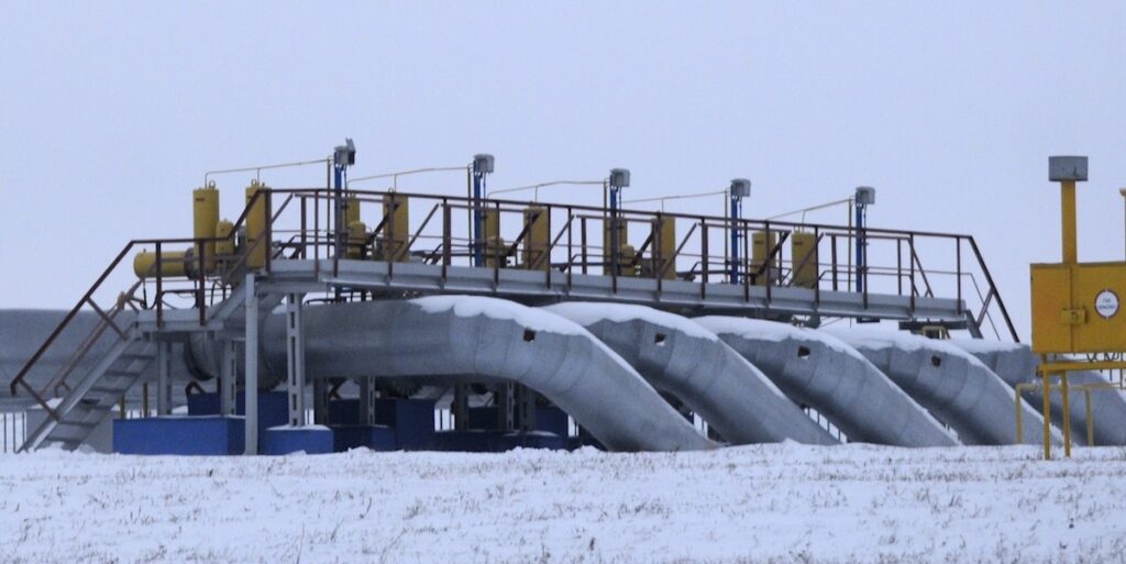 Accordo per fermare le importazioni di gas russo in Europa entro il 2027