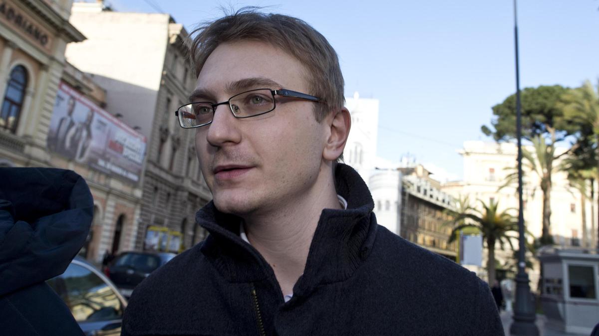 Alberto Stasi sorprende in aula a Pavia durante incidente probatorio sull'omicidio di Chiara Poggi