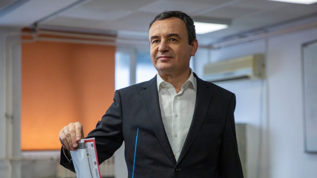 Albin Kurti si avvicina alla maggioranza assoluta alle elezioni in Kosovo