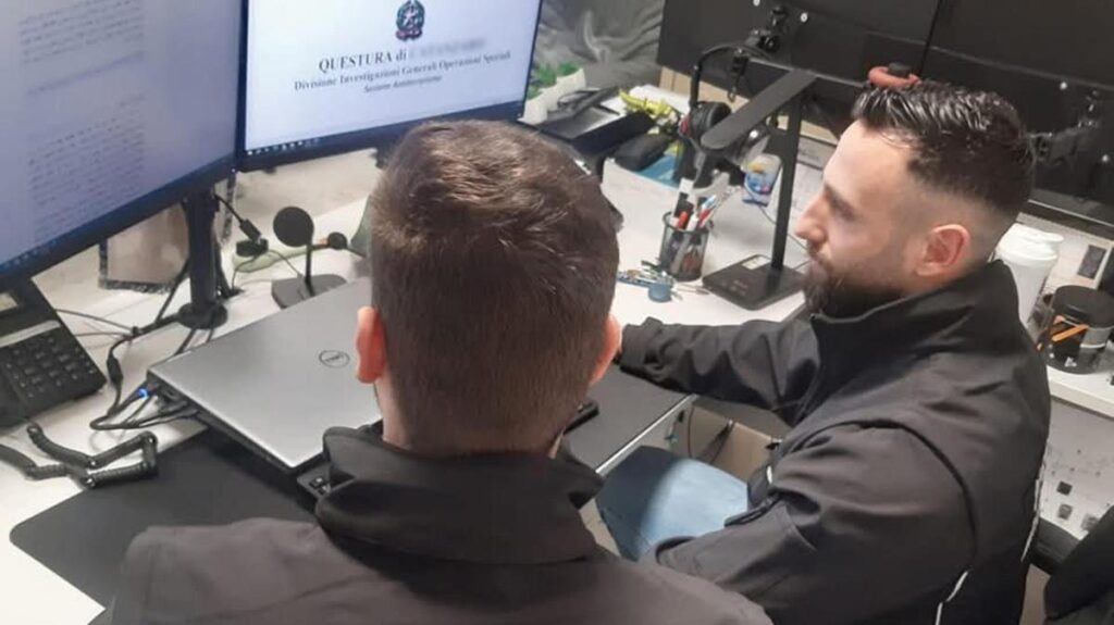 Arrestato un ragazzo di 15 anni per apologia del terrorismo e possesso di armi artigianali a Treviso